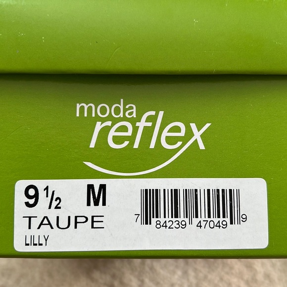 Moda réflex shoes. Size 9 1/2 - Picture 3 of 3
